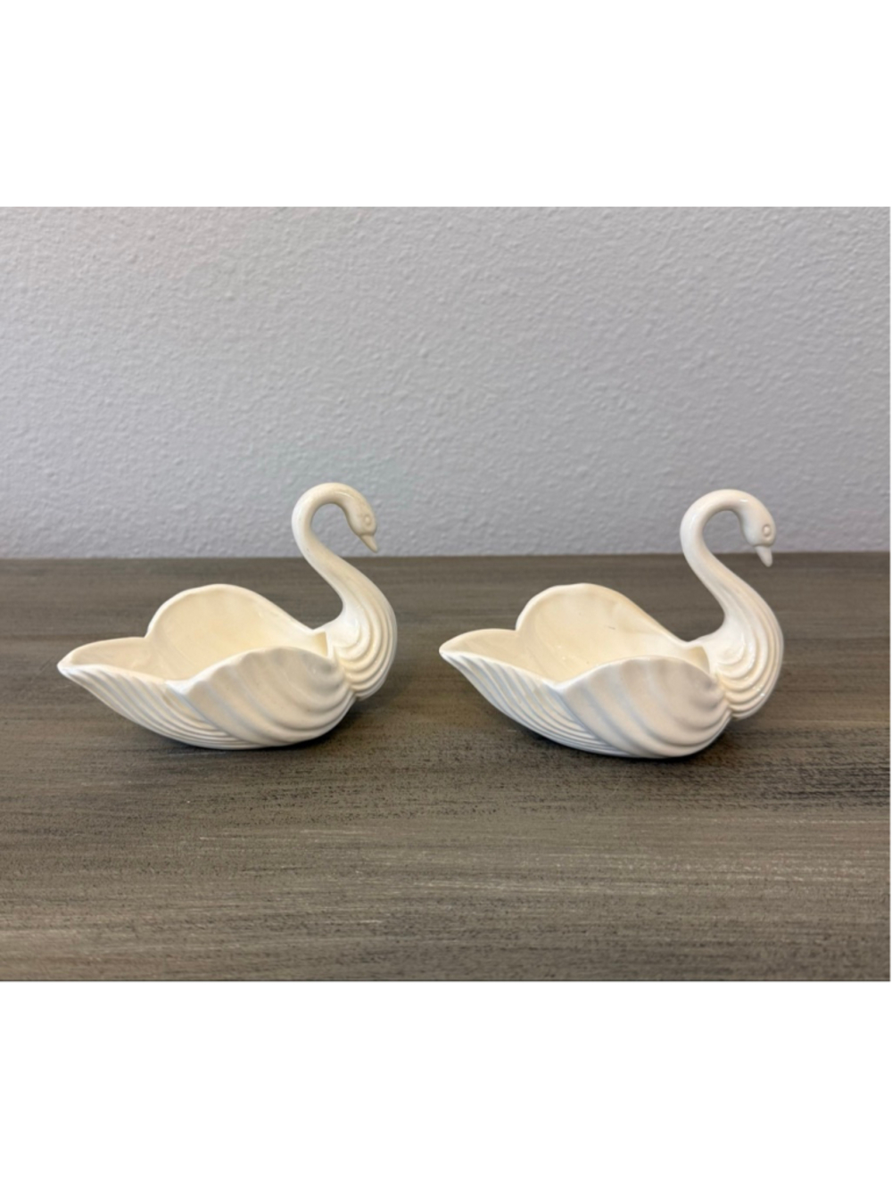 Pair of Vintage ceramic swans trinket dishes - Picture 3 of 7